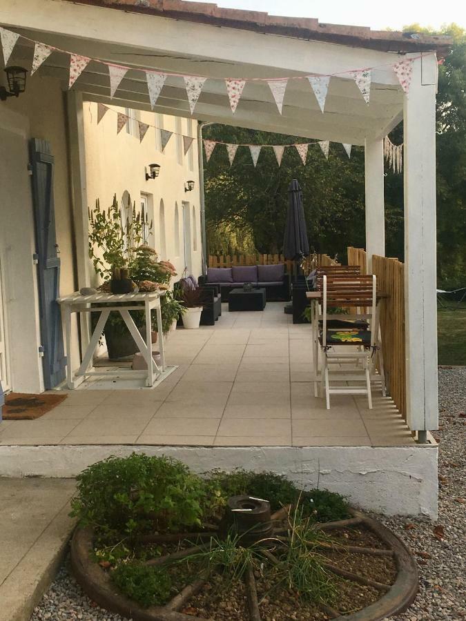 Chez Broche Bed and Breakfast Mazerolles  Exteriör bild